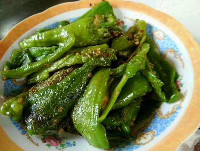 做虎皮青椒一定要控干水分吗,做虎皮青椒后的油黑怎么办