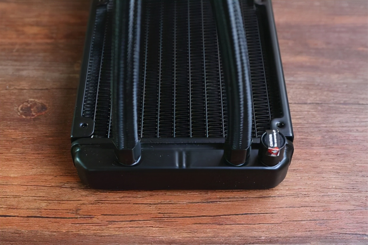 一体水冷主机和分体水冷主机区别,水冷主机好和普通的有什么区别