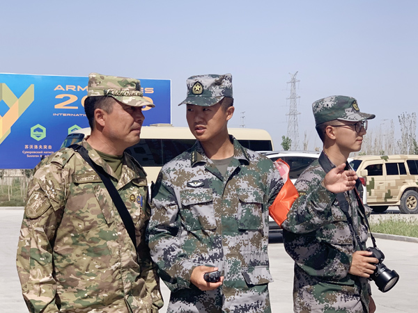 国际军事比赛国际队伍入场,国际军事比赛装甲车飙车