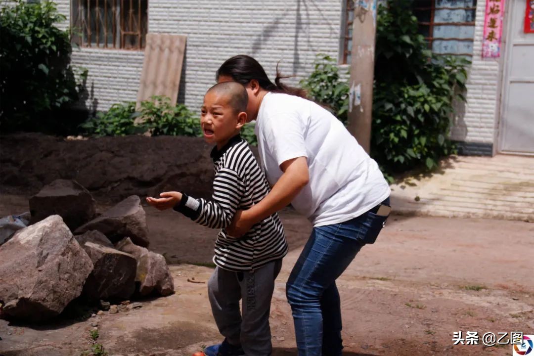 女子不孕却突然生了孩子,女子4次试管婴儿终怀孕