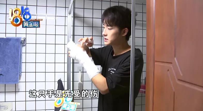 小张被浴室玻璃门割伤手，热搜第一！小伙误打误撞成了网红，刚刚记者又联系了小张