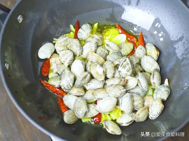 炒蚬肉怎么炒不腥,尖椒炒蚬子图解