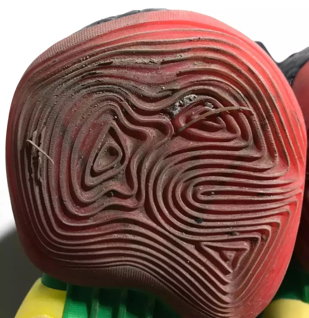 阿迪达斯天足签名鞋,阿迪团队鞋比签名鞋好吗