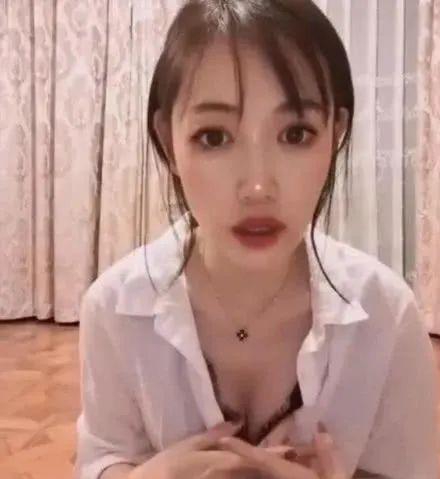 马蓉晒照被吐槽,马蓉被批指不雅直播