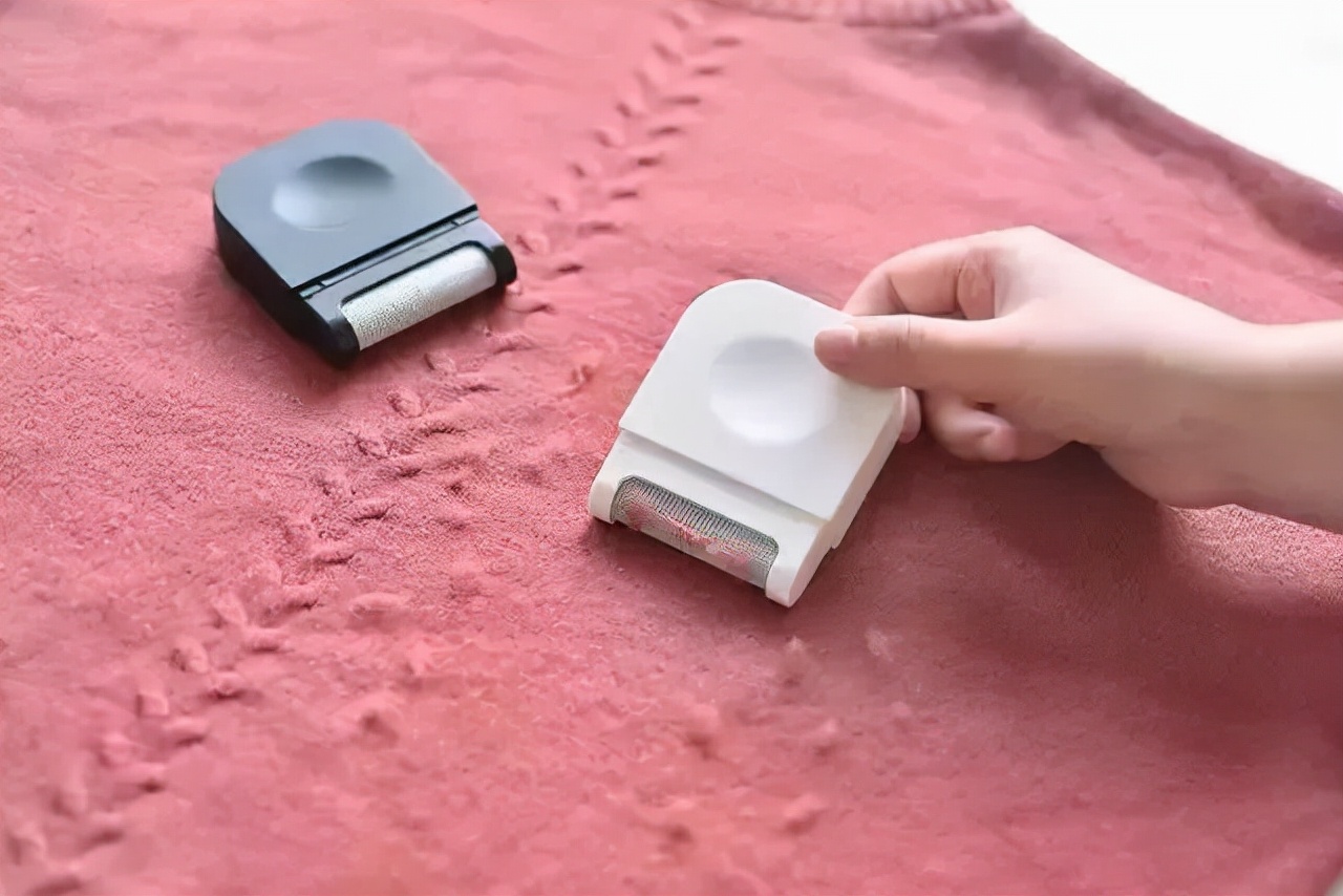 扫地上毛毛的妙招,扫地的时候地上老有毛毛怎么办