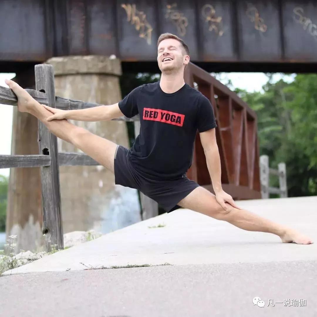 练了瑜伽感觉背还是那么厚,练了几天瑜伽反而肩膀疼