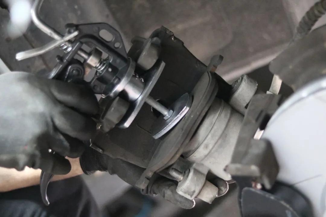 怪兽修车宝马,怪兽修车老车翻新天津