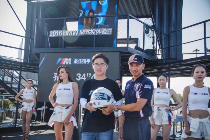 车迷必备玩具,宝马m2c雷霆版黑武士