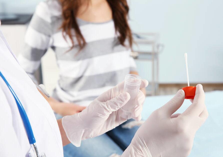 医生提醒：分泌物出现3种情况，十有八九是HPV来了，早检查