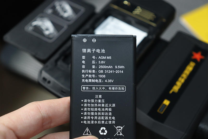 砸碎老诺记的碑，我辈岂是蓬蒿人！AGMM5攀登版三防老人机体验