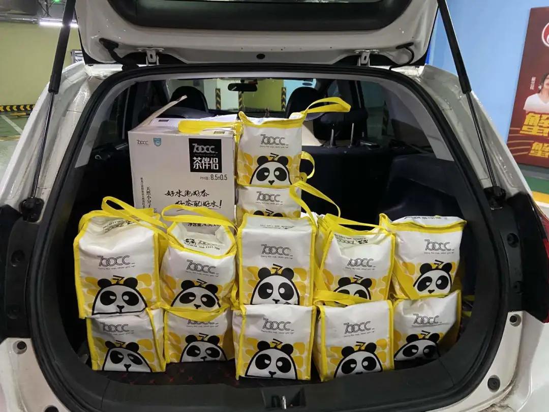 疫情期间的奶茶店现状,疫情奶茶店亏本怎么办呢