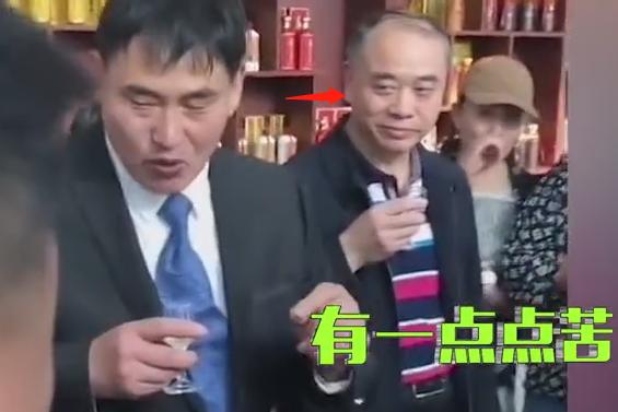 大衣哥品酒,大衣哥当评委被调侃