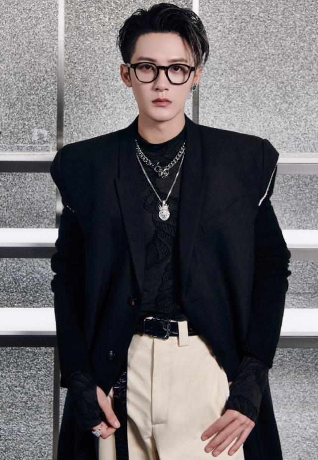 原来你还在这里檀健次穿搭,檀健次绿意小溪写真