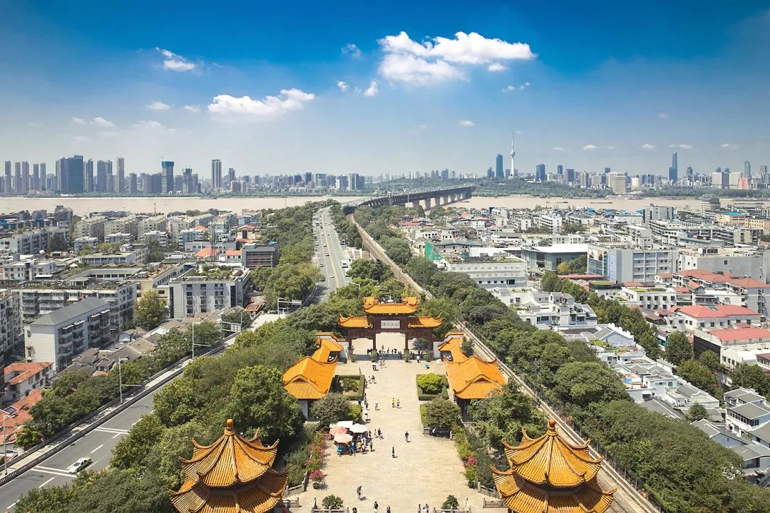 武汉人一般去不去黄鹤楼,武汉人为什么要去旅游呢