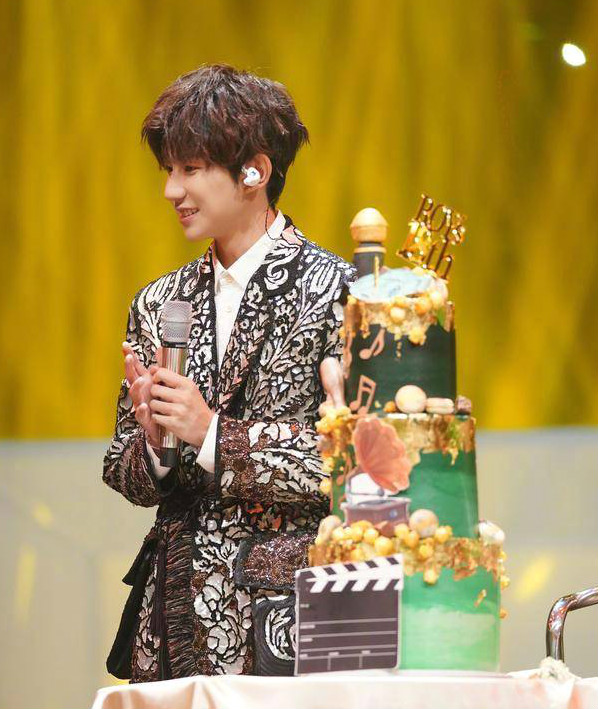 宋佳业余，王源和大厂男孩回忆过往，毛不易的平凡，邓紫棋变代购