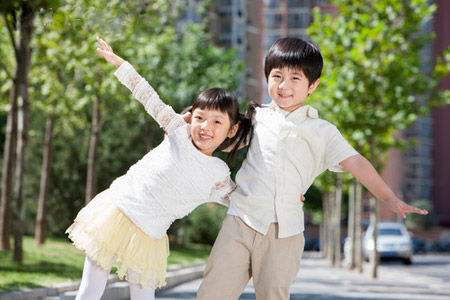 10岁女孩犯错怎么教育,儿童性教育案件最新