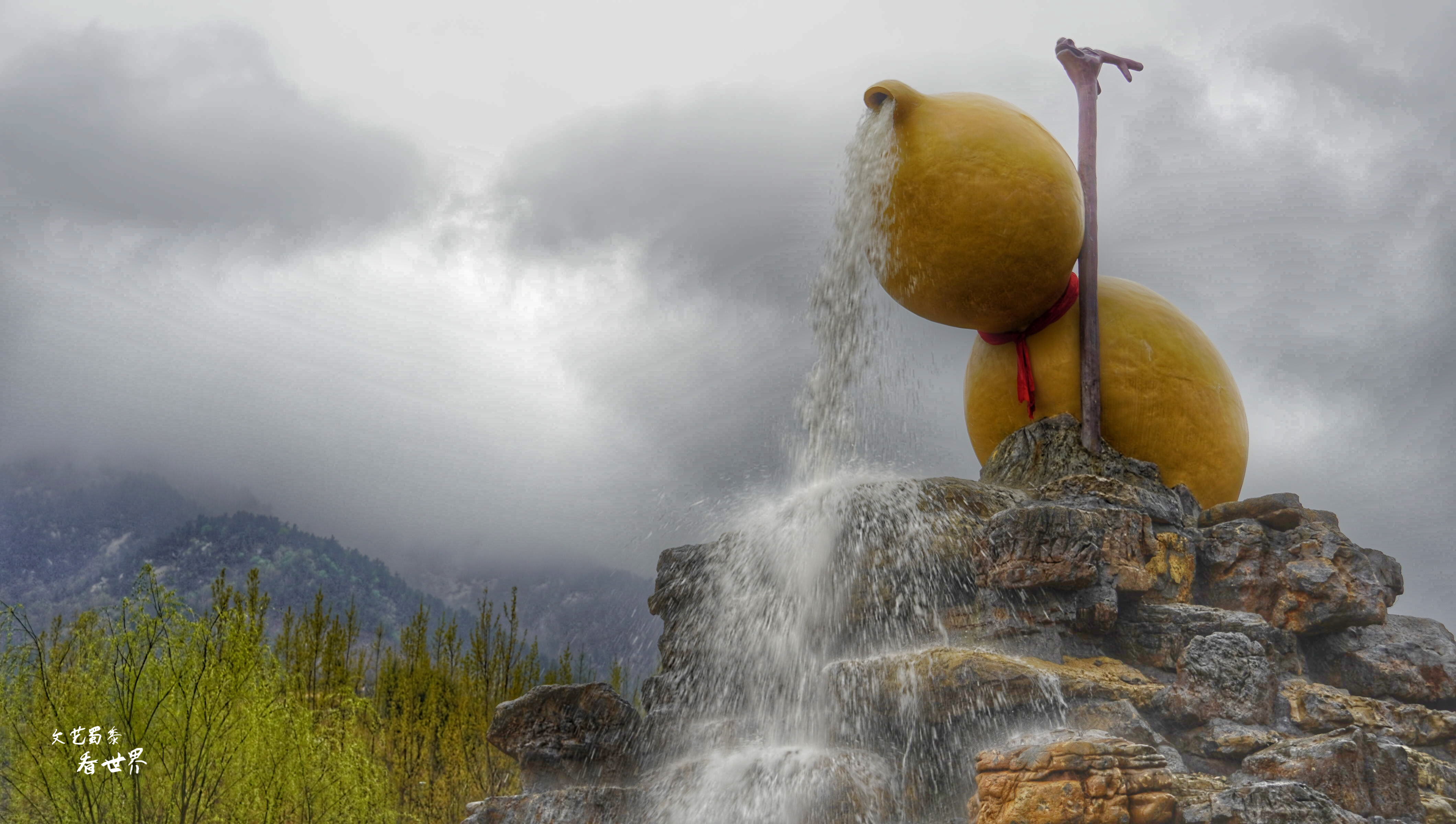 因《舌尖上的中国》而为人所知，刚刚的四月飞雪又让它美成了仙境