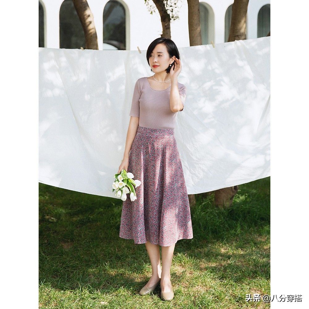 真正懂“穿搭”的女人，都知道碎花裙的挑选法则，清新简约有气质