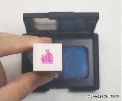 男朋友打翻眼影,把女朋友眼影弄碎了该怎么办