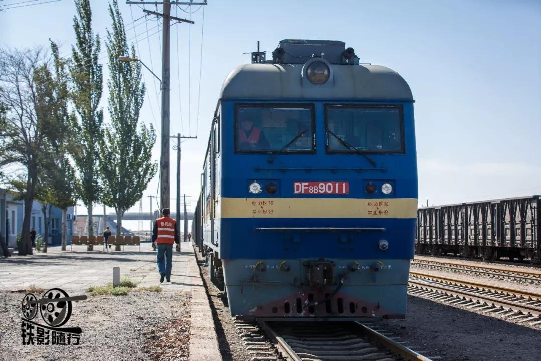 铁影｜穿越沙漠的“混编列车”——吉兰泰铁路运转记