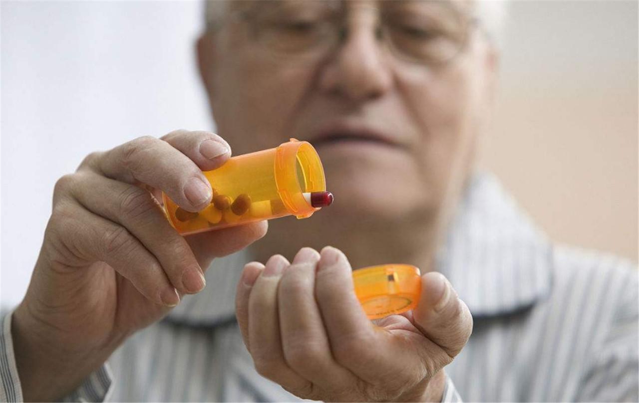 连圈状秕糠疹的患者，在腹部和腰部有症状，早发现就医或许能根除