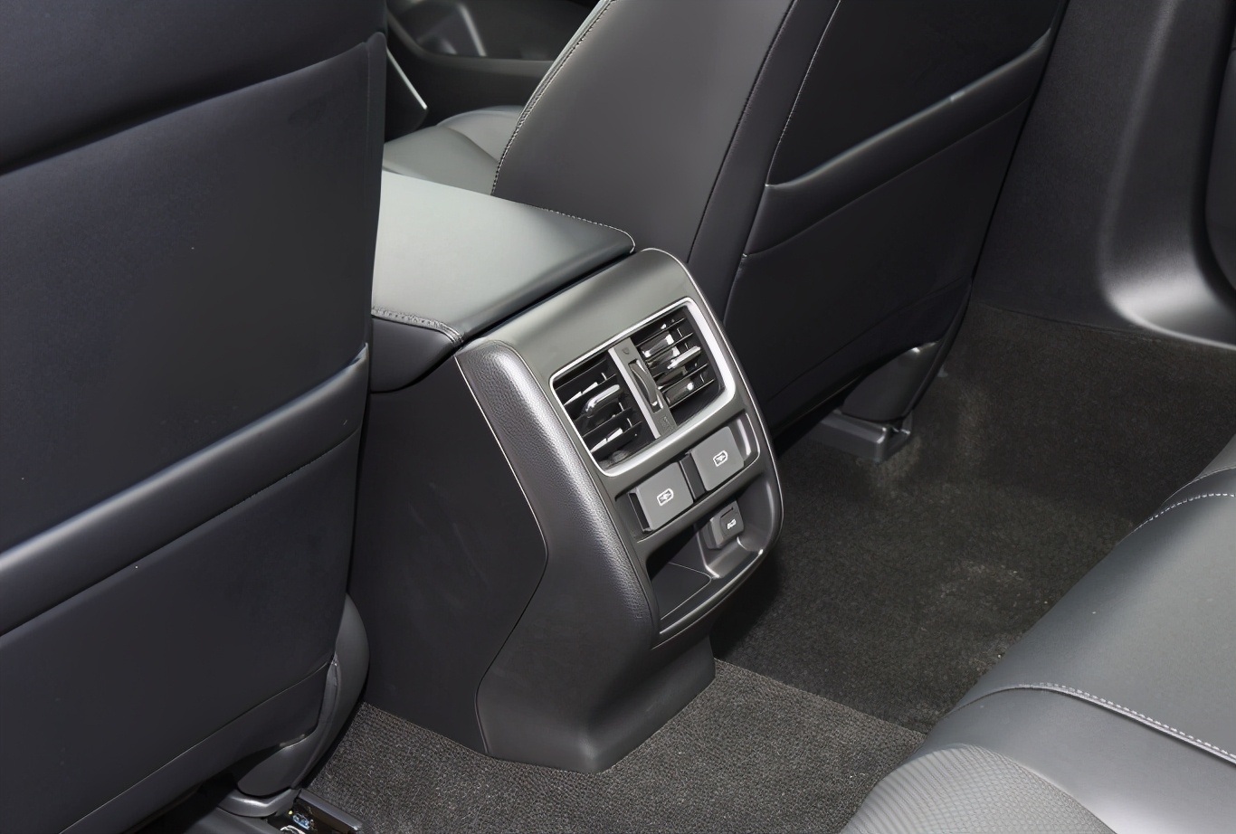 售价16.98-23.78万元的雅阁怎么选,十多万公里的18款雅阁值得买吗