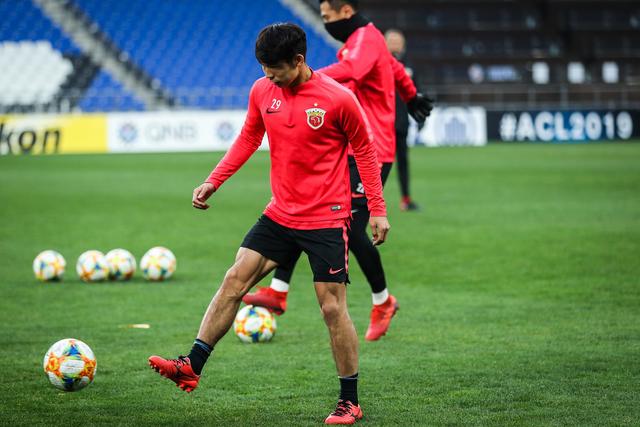 中超“跑不死”铁腰！上港再现后起之秀，两优势彻底征服佩帅