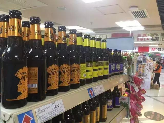 早报｜娃哈哈将推出黑茶饮料，还有限量版营养快线和彩妆盘……