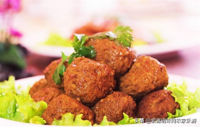 全靠8根钢柱支撑的玻璃栈道你敢挑战吗？保定狼牙山泽疆公寓酒店