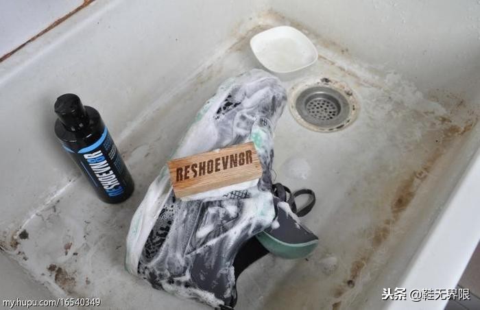 每双球鞋都值得被珍惜，最强球鞋清洁帖来了！拯救屎黄色鞋底把！