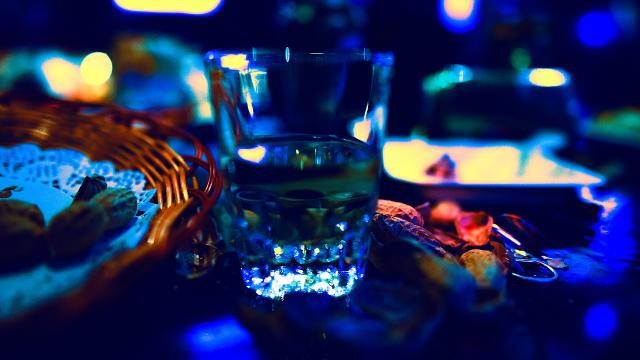 借钱打麻将不还法院怎么判,丈夫借了200万妻子承担多少债务