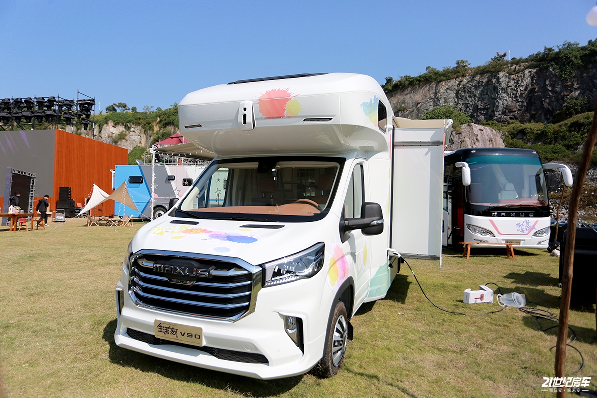 上汽大通maxusv90别墅版房车,大通原厂v90c型房车2021旗舰款