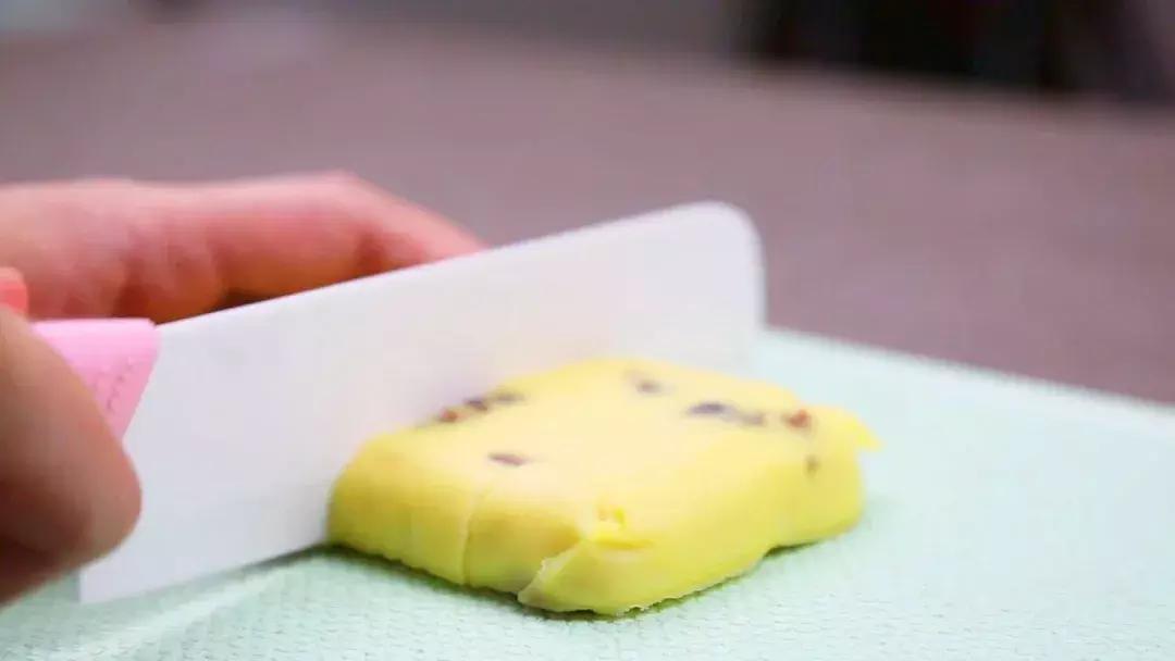 宝宝喝的奶粉消化不了怎么办,宝宝喝不完的奶粉怎么办