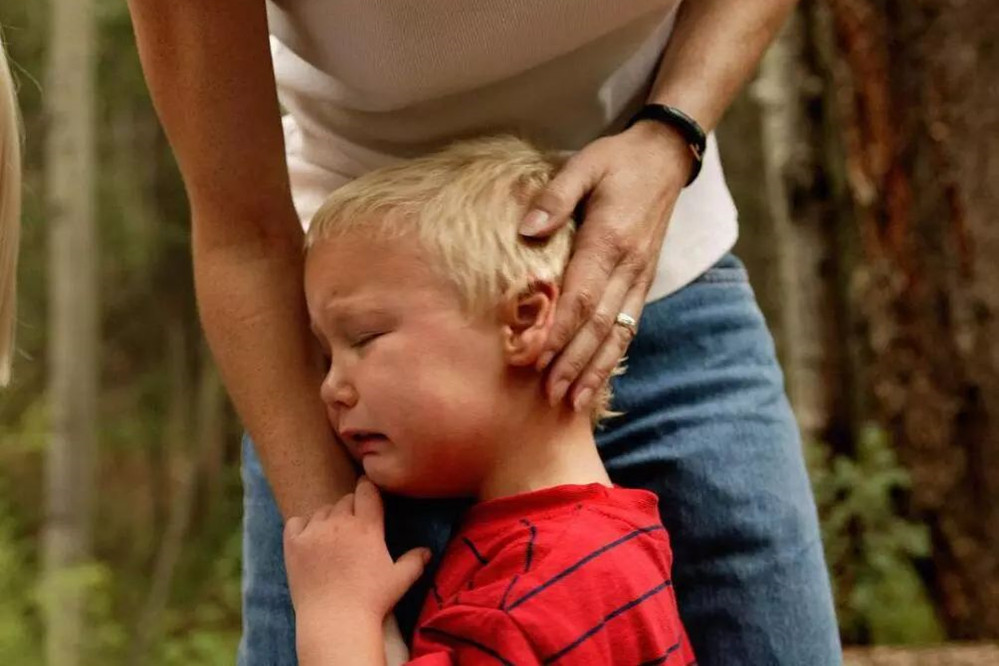 小月龄宝宝粘人的原因和解决方法,一岁宝宝粘着妈妈