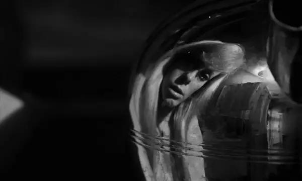 在这部片中,波兰斯基拍出了也许是影史上最传神的女精神病患者