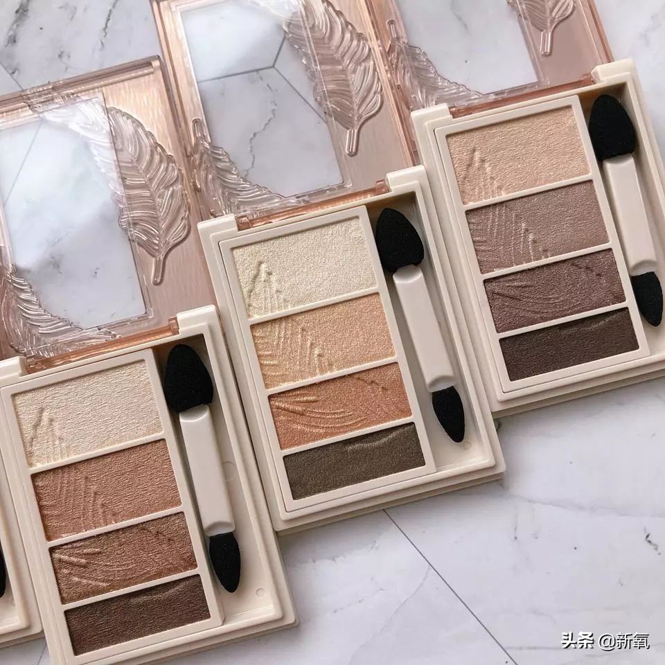 晚晚眼影,晚晚蓝色眼影