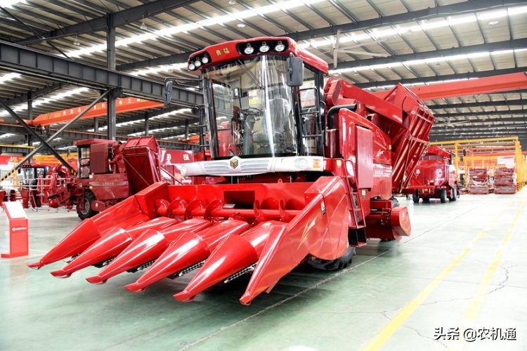 3万左右的履带玉米收获机,自走式玉米收获机多少钱一台