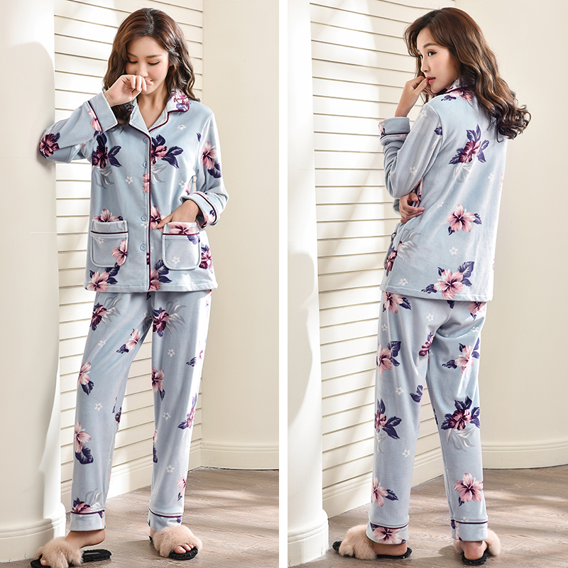 天气转凉了秋装先买两套穿起来,别急着买衣服