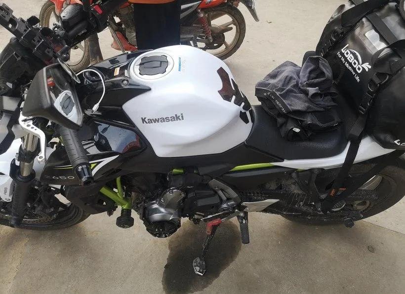 贵阳小伙骑摩托到拉萨,贵州小伙骑川崎去西藏