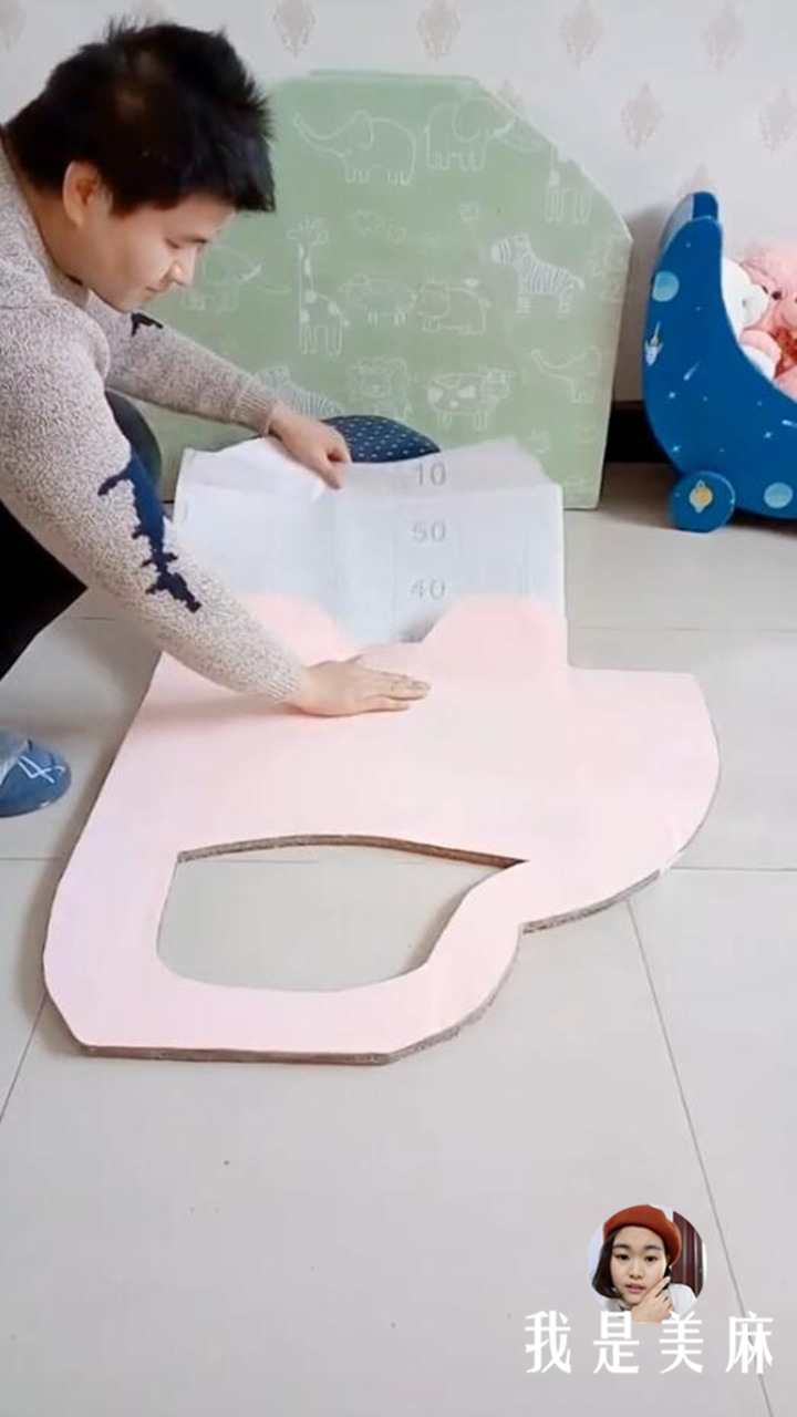 废纸箱自制小汽车简单又漂亮,用废纸箱给孩子做小汽车