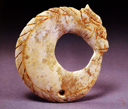 中华第一龙红山玉猪龙,中华第一龙红山玉龙英文介绍