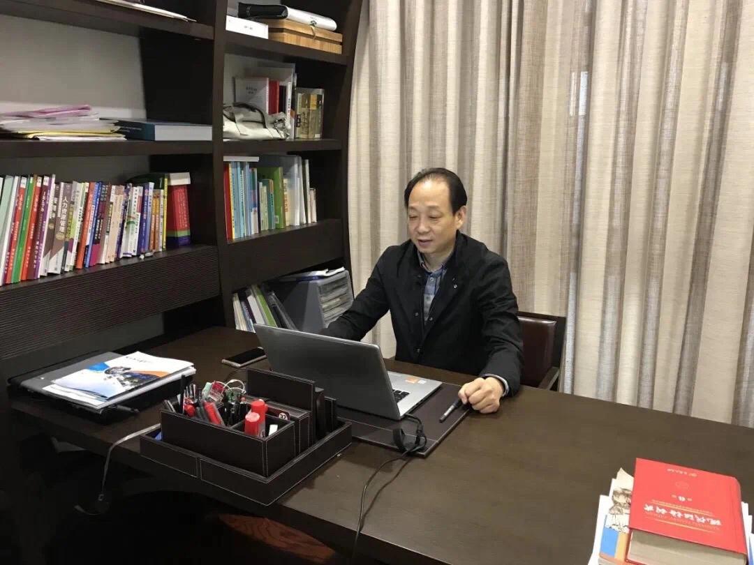 华侨城中学线上*党**旗红,*党**员示范当先锋