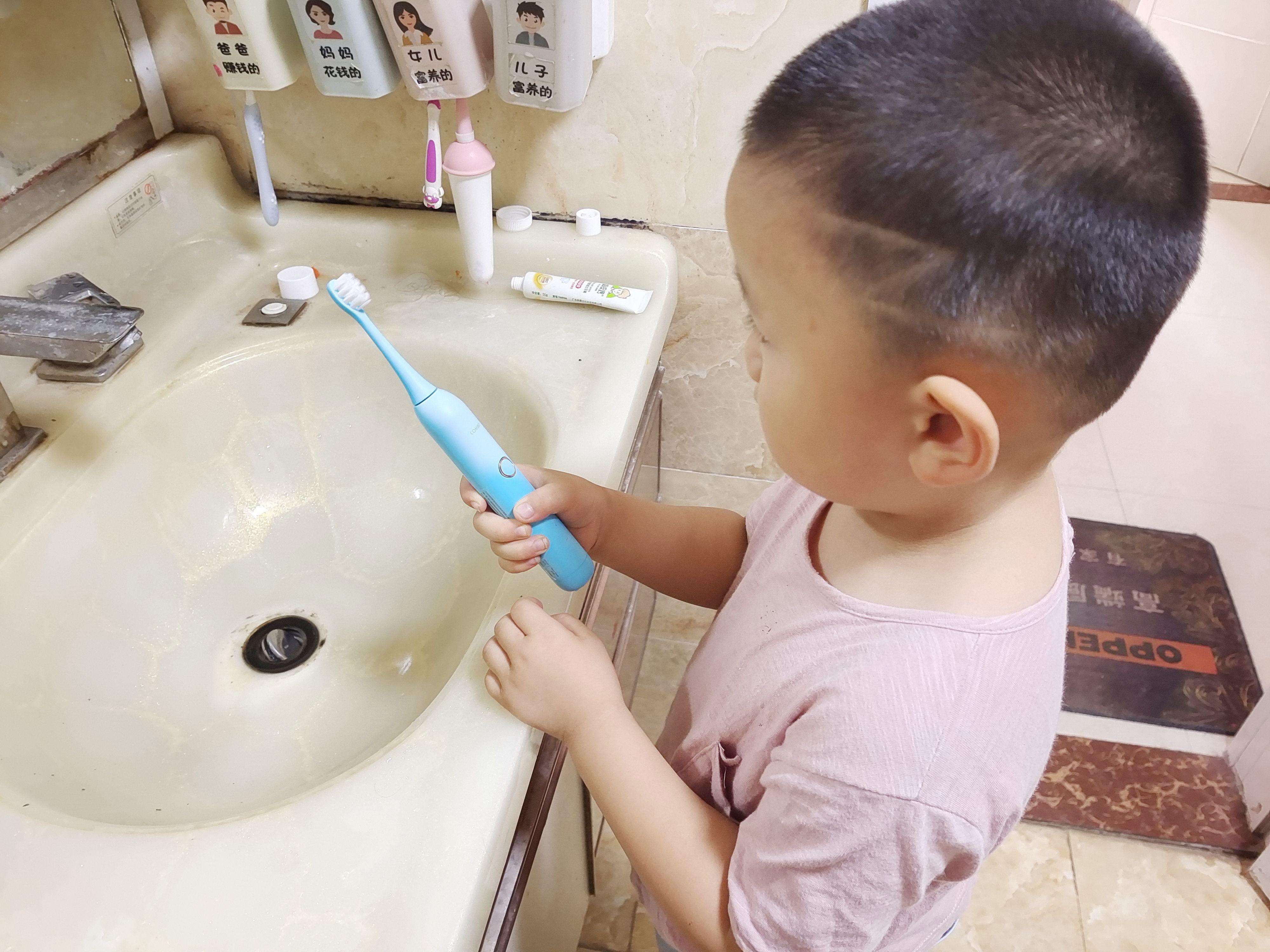 从兴趣上吸引孩子，这2款儿童电动牙刷能让孩子养成爱刷牙好习惯