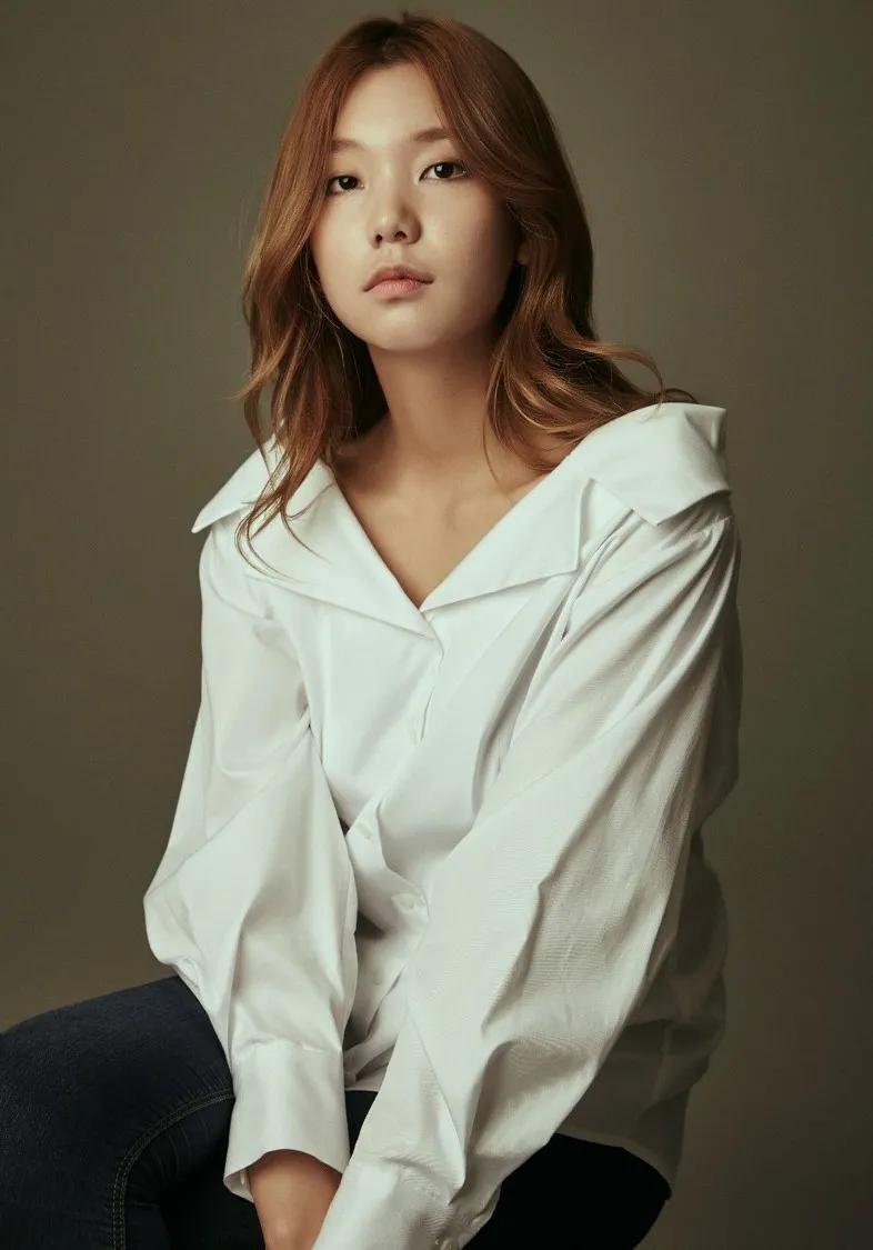 这个被嘲矮的超模火了！一脸硬伤，为啥还被Dior、Prada抢着宠？