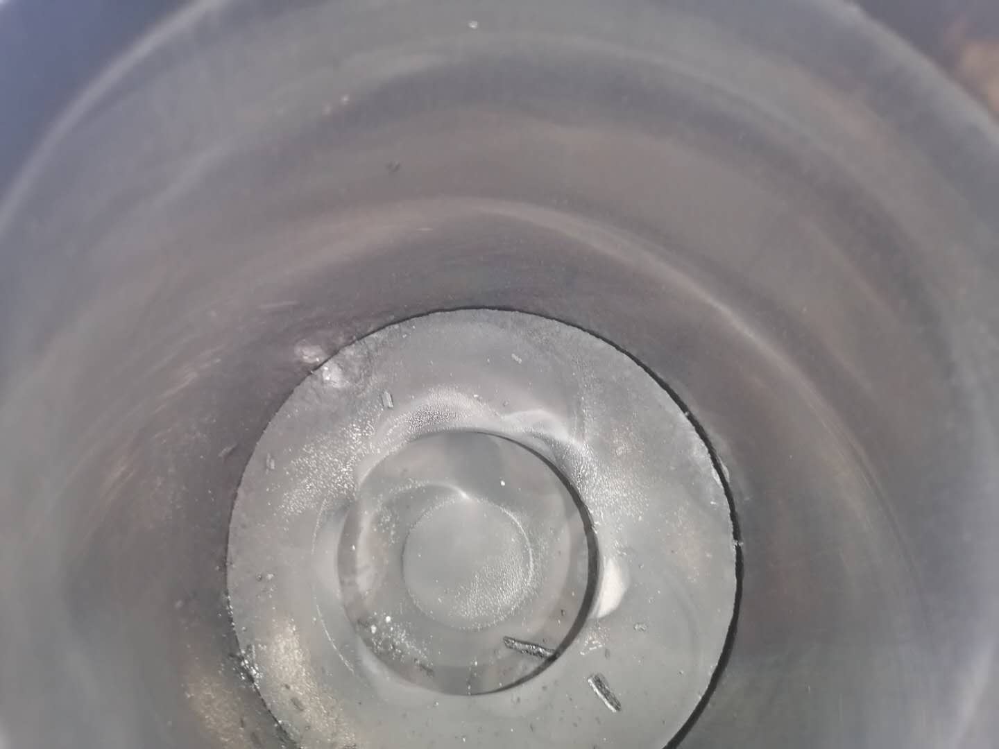 才跑4万公里货车烧机油怎么回事,发动机烧机油活塞发黑