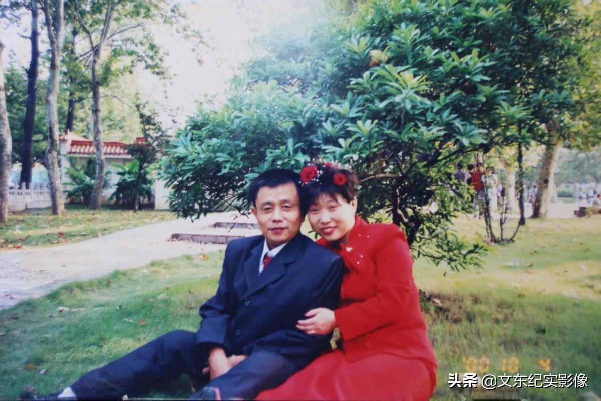 安徽6旬残疾老汉的“完美爱情”，小14岁良妻：他颠覆了我的三观