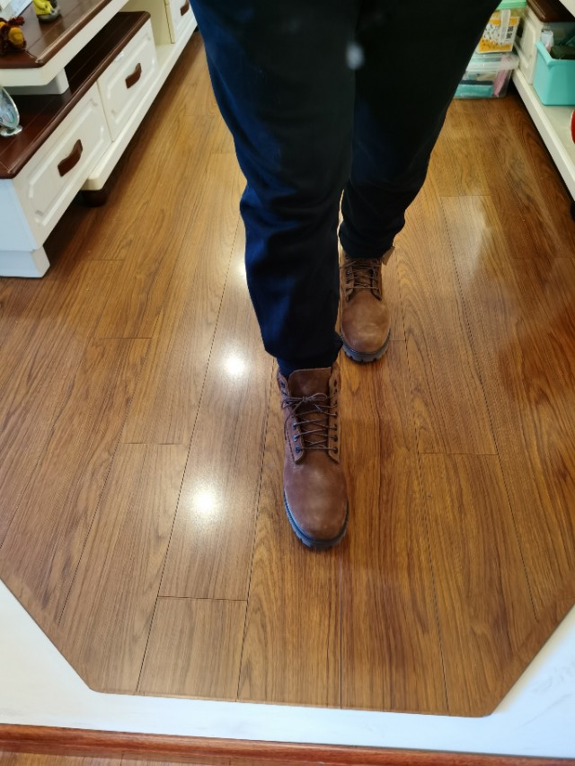 踢不烂大黄靴磨脚踝,踢不烂马丁靴磨脚吗