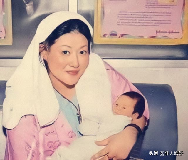 3位靠“干爹”上位的女星,有人顺风顺水,有人香消玉殒