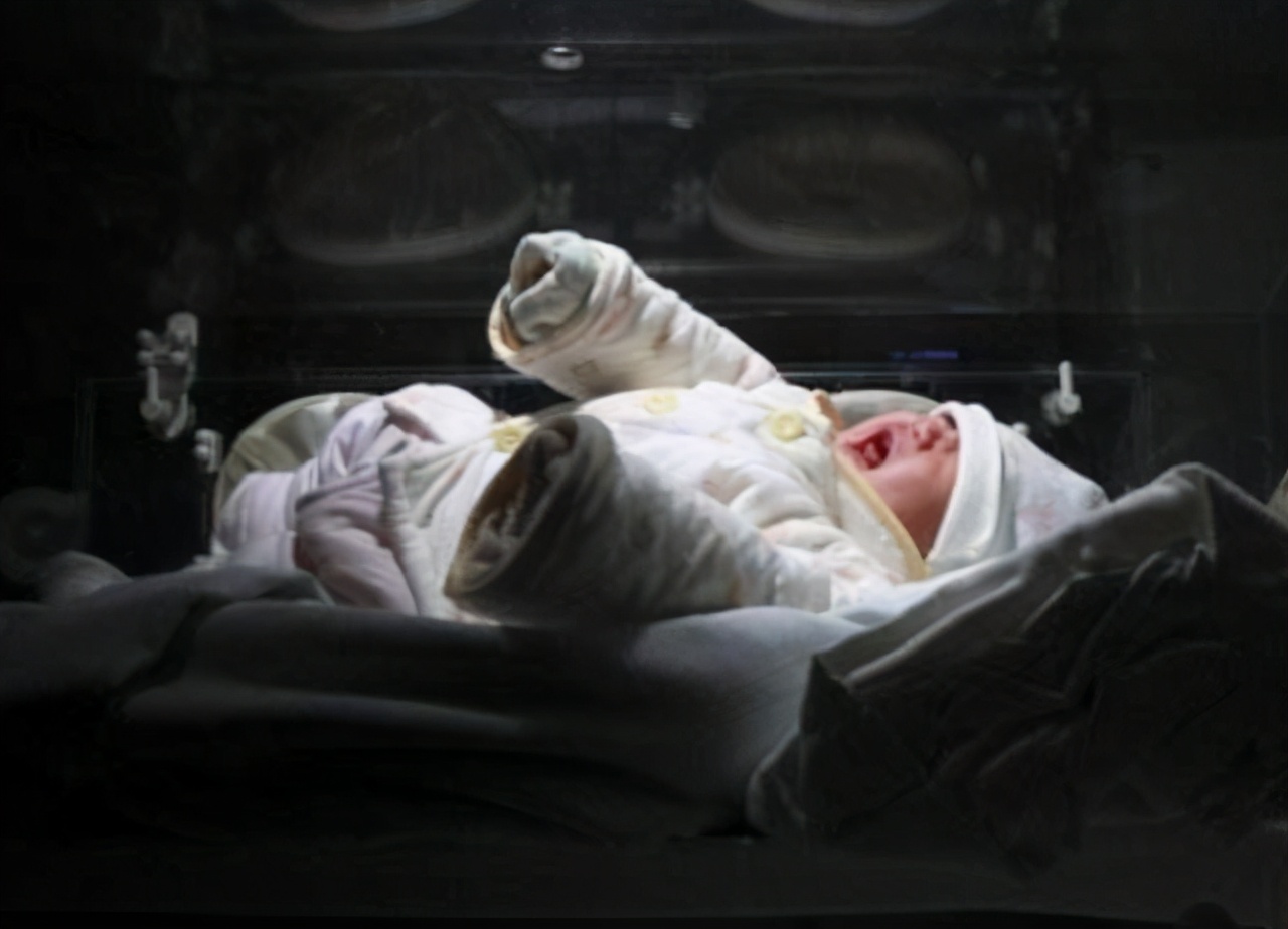 老汉扛煤气罐16年,62岁老汉扛煤气罐供出女博士