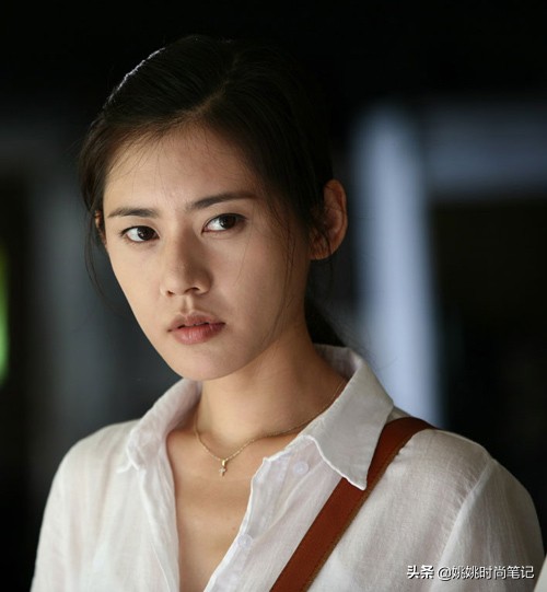 秋瓷炫颜值巅峰图,秋瓷炫运动装惊艳写真图片